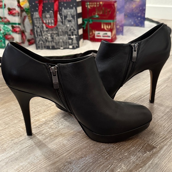 Vince Camuto Black Ankel Boots - Picture 7 of 7